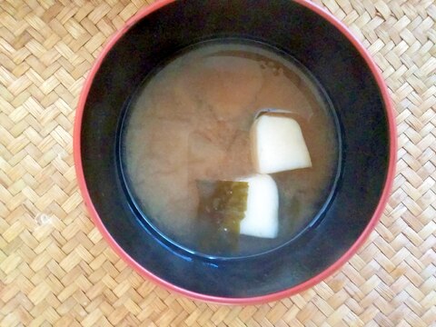 素朴！ふわふわはんぺんの味噌汁